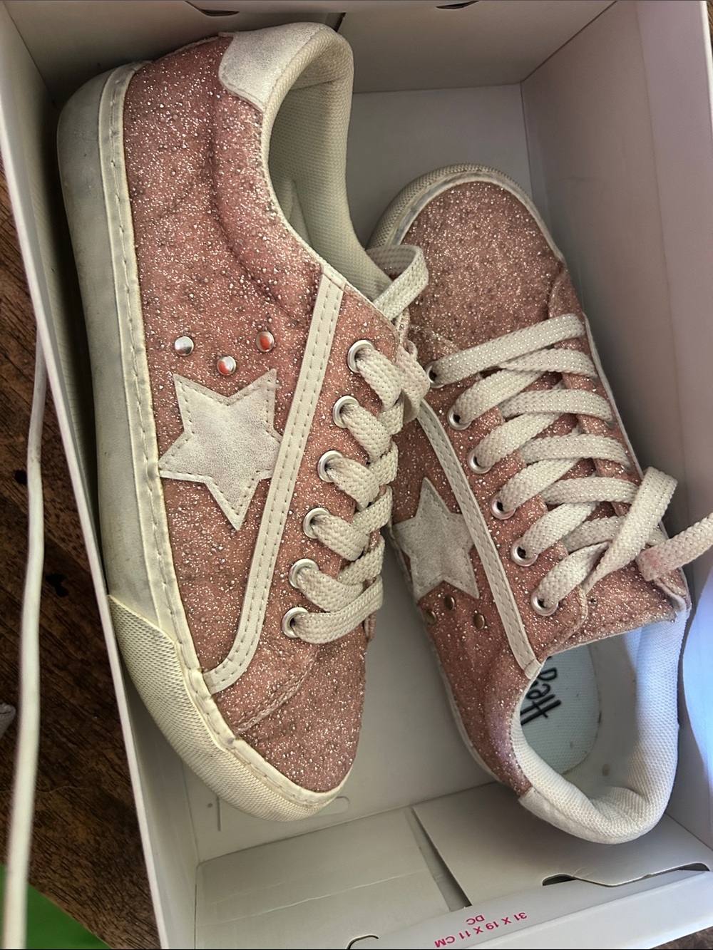 Women's Glitter Low-Top Star Accent Sneakers - Pink
